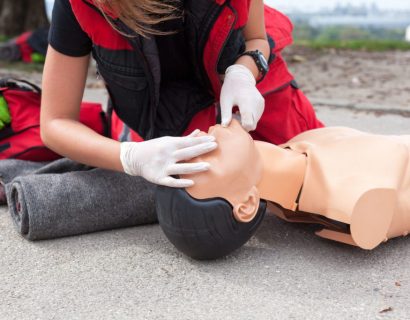 Level-2-Emergency-First-Aid-at-Work-1-day-course-1024x683